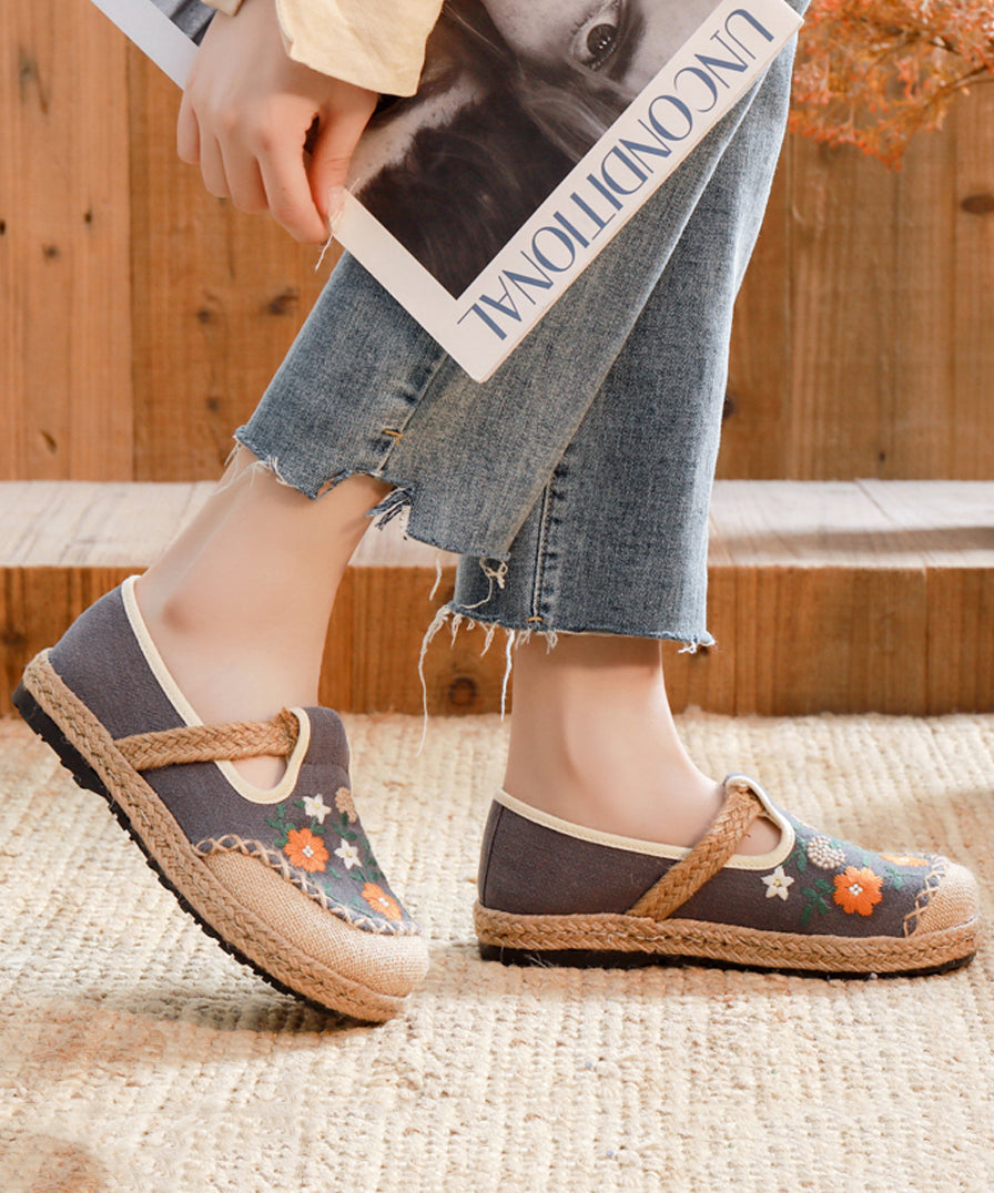 Ethnic Style Retro Black Floral Embroidered Flat Shoes