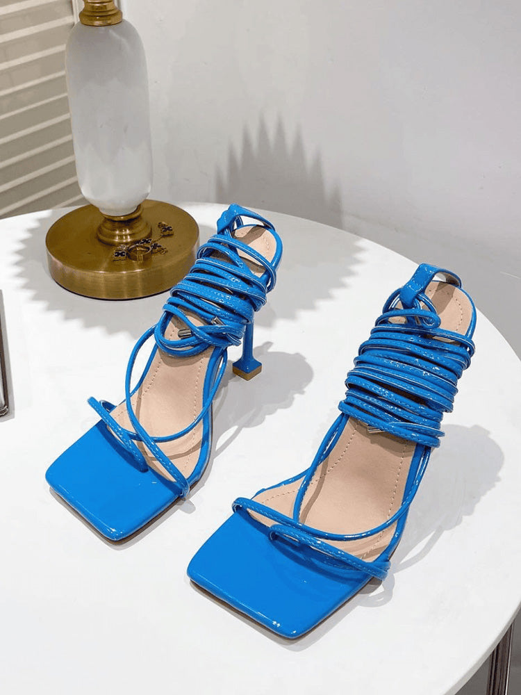 Sandalias con cordones y punta cuadrada