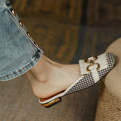 Mules planas a cuadros vintage Elin en color blanco