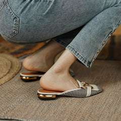 Mules planas a cuadros vintage Elin en color blanco